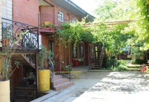 Guesthouse on Trudyaschikhsya